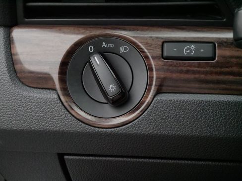 Certified 2022 Volkswagen Passat 2.0T FWD image 27