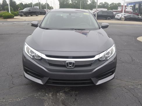 Used 2018 Honda Civic EX image 2