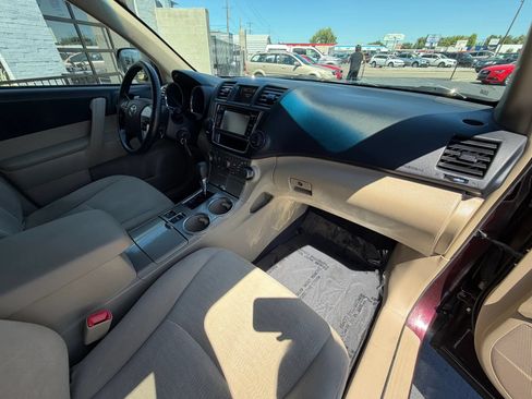 Used 2013 Toyota Highlander Plus AWD/4WD image 13