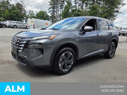 Used 2025 Nissan Rogue SV FWD image 3