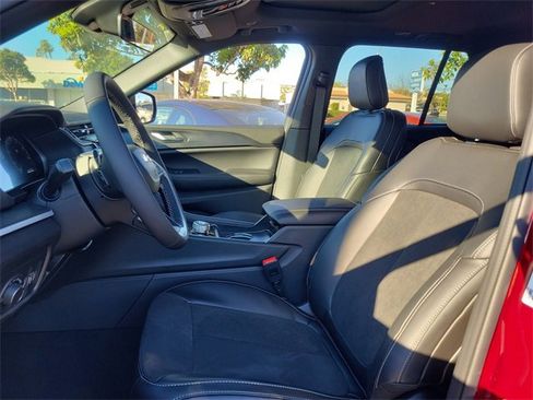 New 2025 Jeep Grand Cherokee Altitude image 14