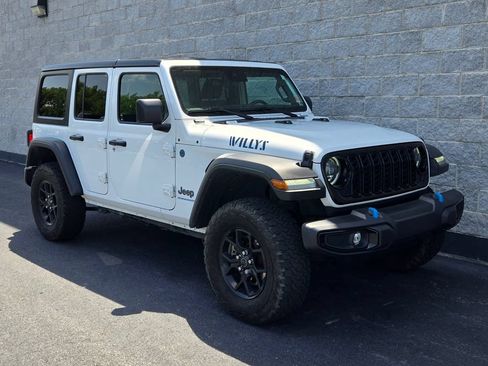 Used 2024 Jeep Wrangler Unlimited AWD/4WD image 7