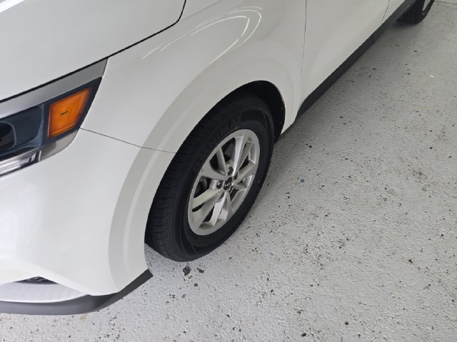 Certified 2024 Kia Carnival LX FWD image 9