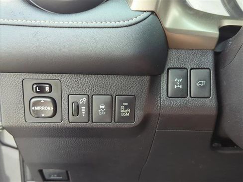 Used 2015 Toyota RAV4 Limited image 22