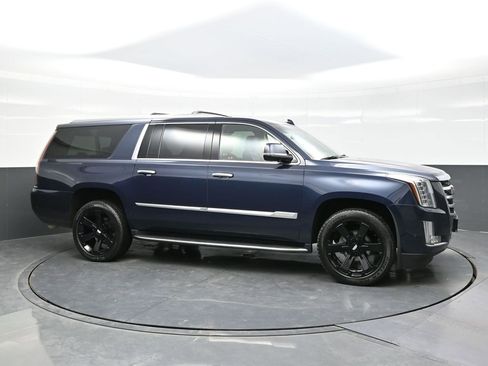 Used 2019 Cadillac Escalade ESV Luxury image 8