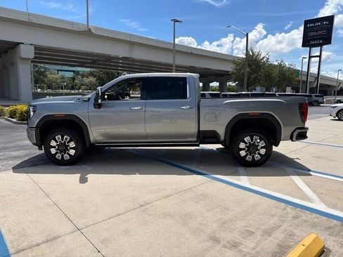 Used 2025 GMC Sierra 2500 Denali w/ Denali Reserve Package AWD/4WD image 4