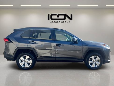 Used 2021 Toyota RAV4 LE image 6