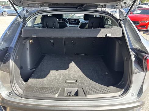 Certified 2025 Chevrolet Trax LT w/ LT Convenience Package FWD image 9