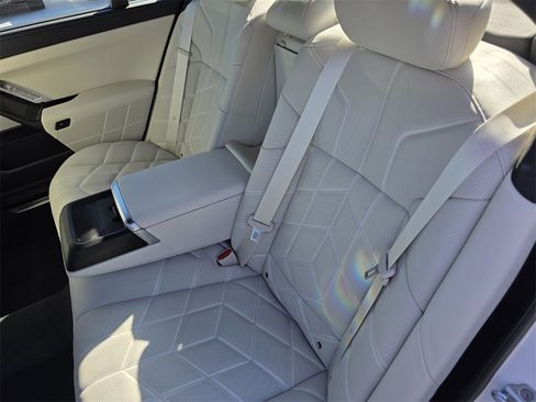 Certified 2025 BMW 740i w/ Premium Package image 16