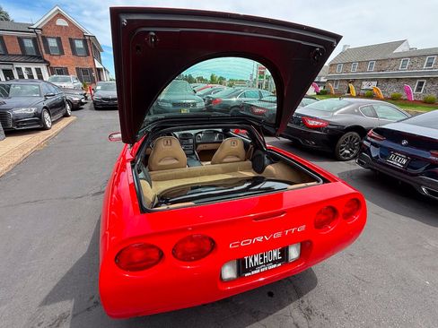 Used 2003 Chevrolet Corvette Coupe w/ Preferred Equipment Group RWD image 30