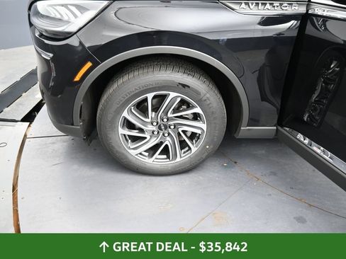 Used 2023 Lincoln Aviator AWD image 15