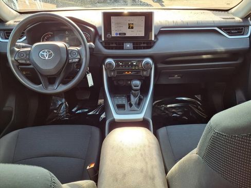 Used 2024 Toyota RAV4 LE image 9