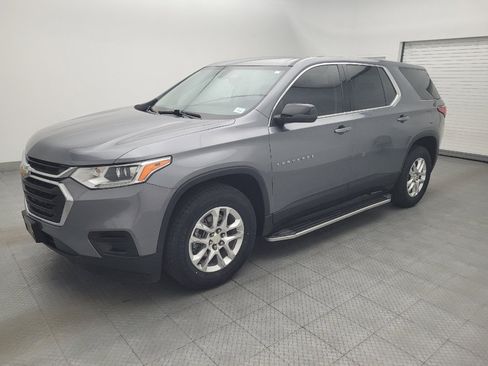 Used 2021 Chevrolet Traverse LS FWD image 2