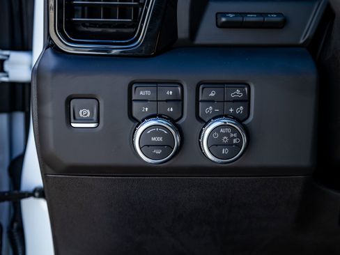 Used 2025 GMC Sierra 2500 AT4 w/ Technology Package image 20