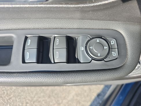 Used 2024 GMC Terrain SLT AWD/4WD image 25