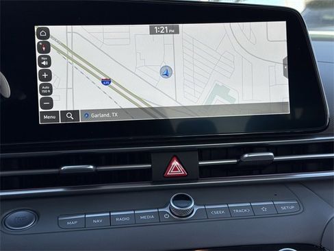 Used 2025 Hyundai Elantra SEL image 17