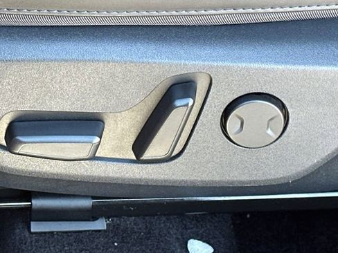 Used 2023 Kia Niro EX Touring image 39