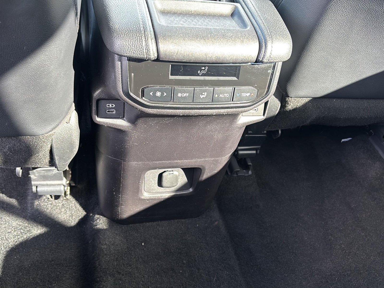 Used 2025 Toyota Grand Highlander AWD image 31
