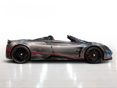 Used 2017 Pagani Huayra image 9