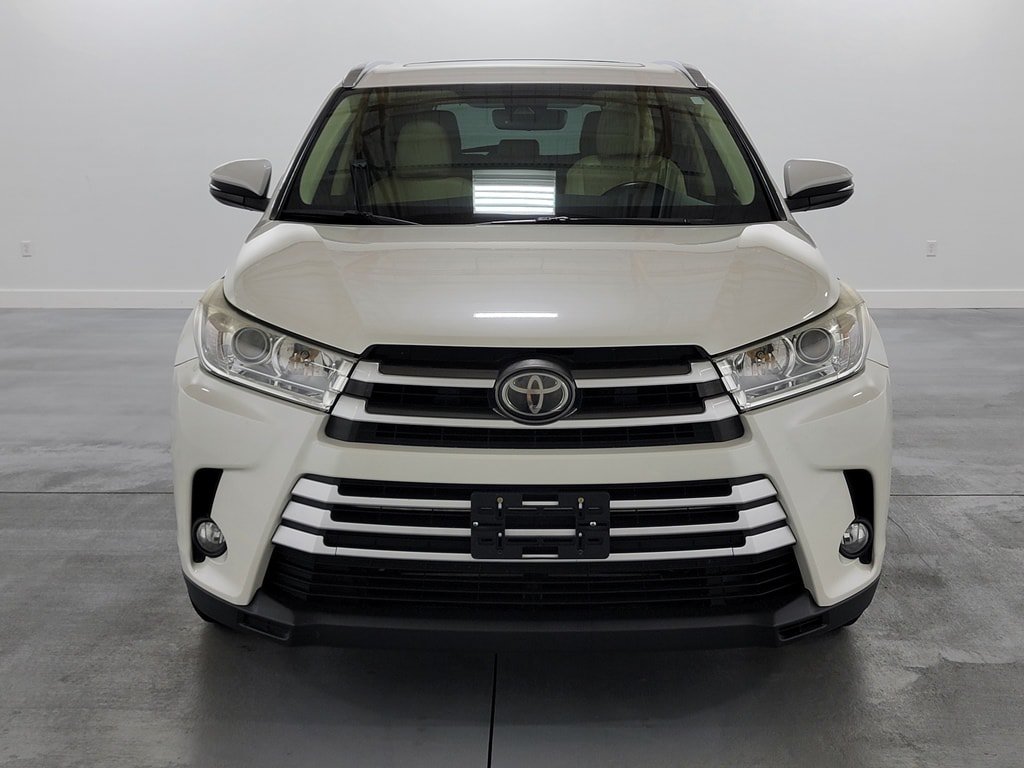 Used 2017 Toyota Highlander XLE FWD image 3