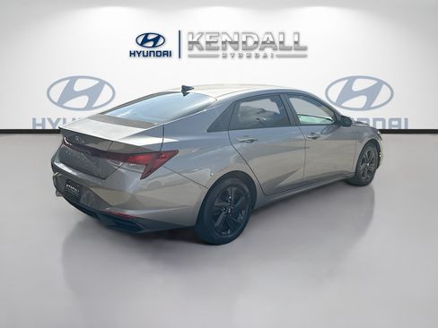 Used 2021 Hyundai Elantra SEL FWD image 6
