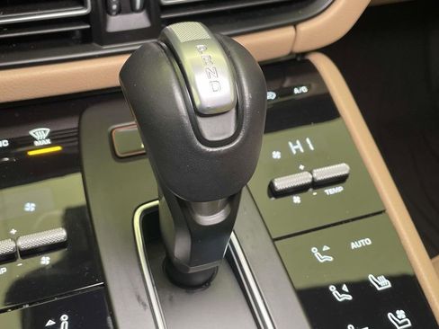 Used 2025 Porsche Macan image 35