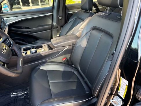 Used 2025 Jeep Wagoneer S Limited AWD/4WD image 15