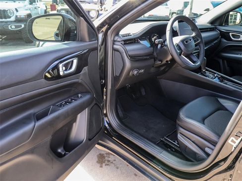 New 2026 Jeep Compass Latitude image 23