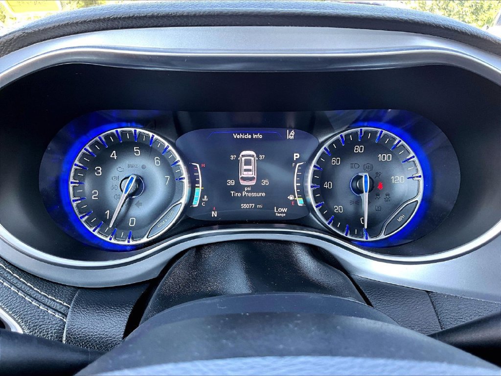 Used 2025 Chrysler Pacifica Limited FWD image 15