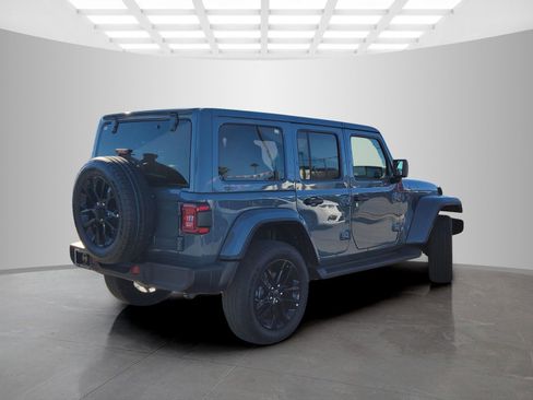 Used 2025 Jeep Wrangler Unlimited Sahara AWD/4WD image 3