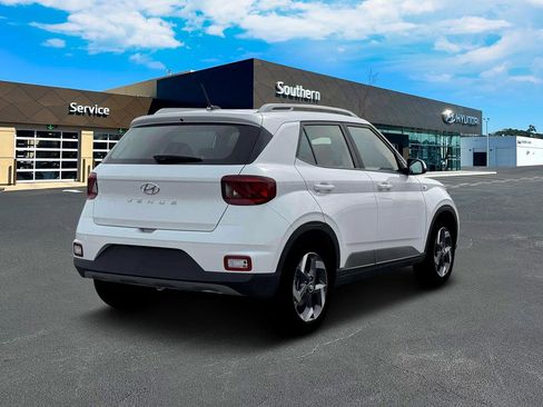 New 2026 Hyundai Venue SEL FWD image 8