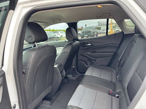 Used 2025 Chevrolet Trax LT w/ LT Convenience Package FWD image 24