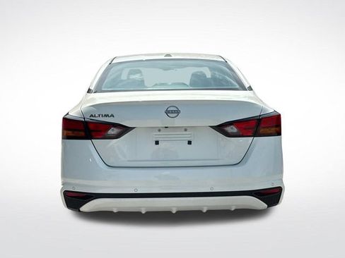 Used 2025 Nissan Altima 2.5 SV FWD image 4