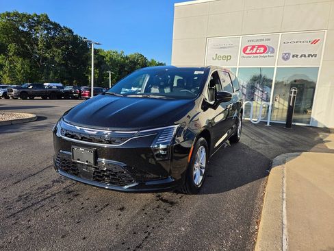New 2027 Chrysler Pacifica Select AWD/4WD image 7
