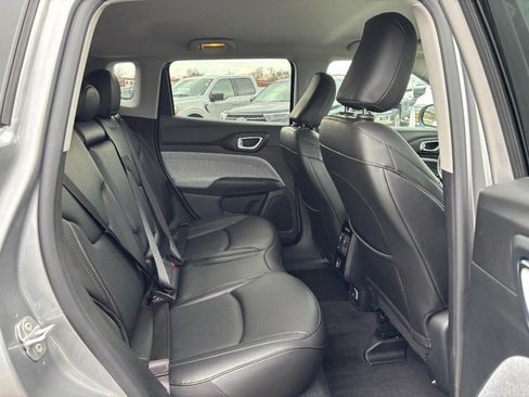 Used 2022 Jeep Compass Latitude image 13