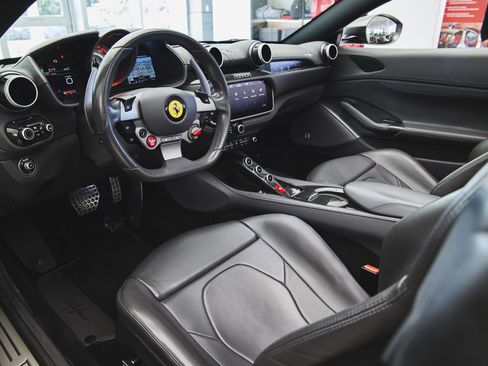 Used 2019 Ferrari Portofino image 9