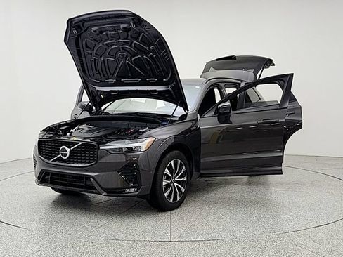 Certified 2025 Volvo XC60 B5 Plus w/ Climate Package AWD/4WD image 9