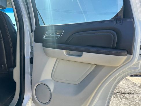 Used 2014 Cadillac Escalade Platinum AWD/4WD image 29