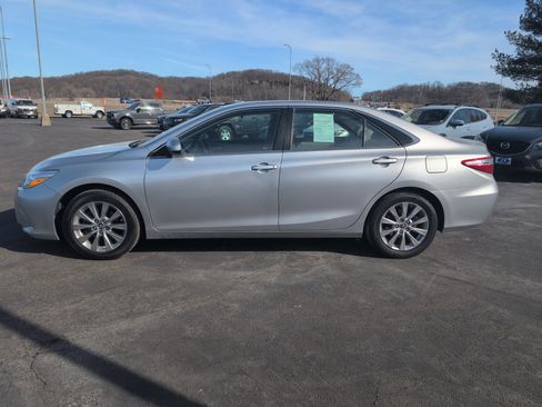 Used 2015 Toyota Camry XLE image 2