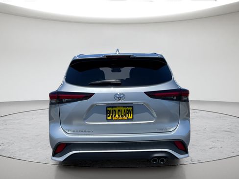 Certified 2025 Toyota Highlander XSE AWD/4WD image 4