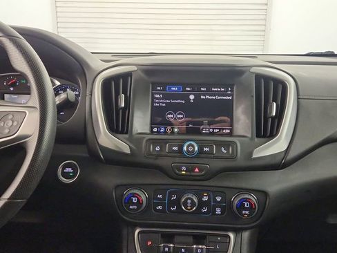 Used 2024 GMC Terrain SLE w/ Driver Convenience Package image 4