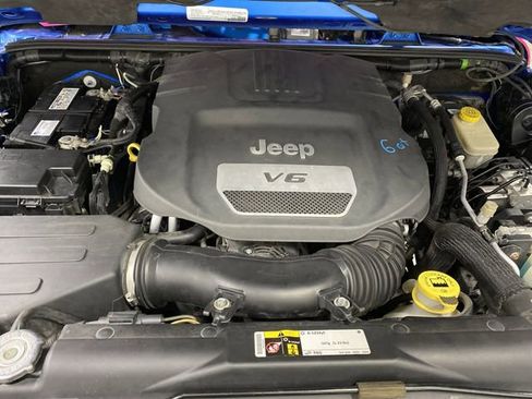 Used 2016 Jeep Wrangler Unlimited Rubicon w/ Connectivity Group image 30