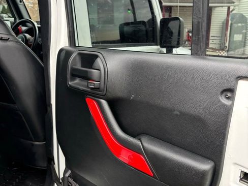 Used 2016 Jeep Wrangler Unlimited Sahara image 26