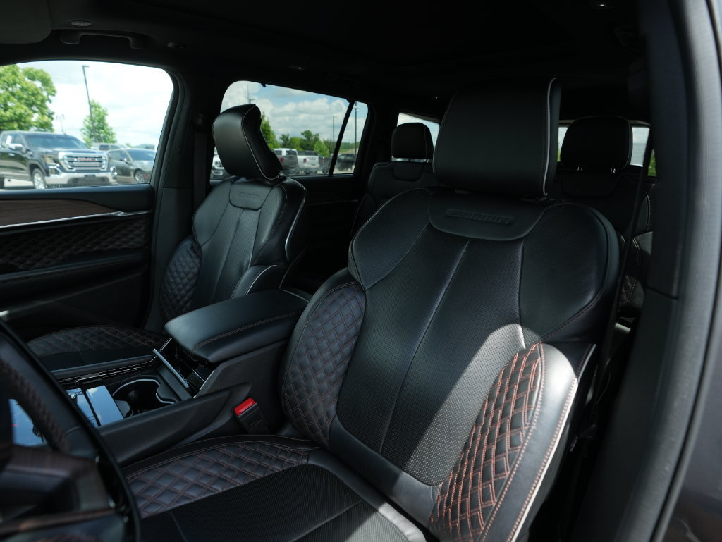 Used 2023 Jeep Grand Cherokee L Summit w/ Advanced Protech Group IV AWD/4WD image 45