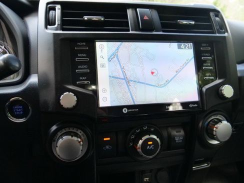 Used 2020 Toyota 4Runner SR5 Premium image 9