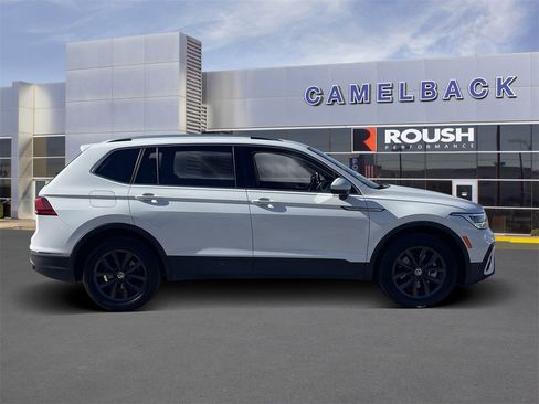 Used 2024 Volkswagen Tiguan SE image 7