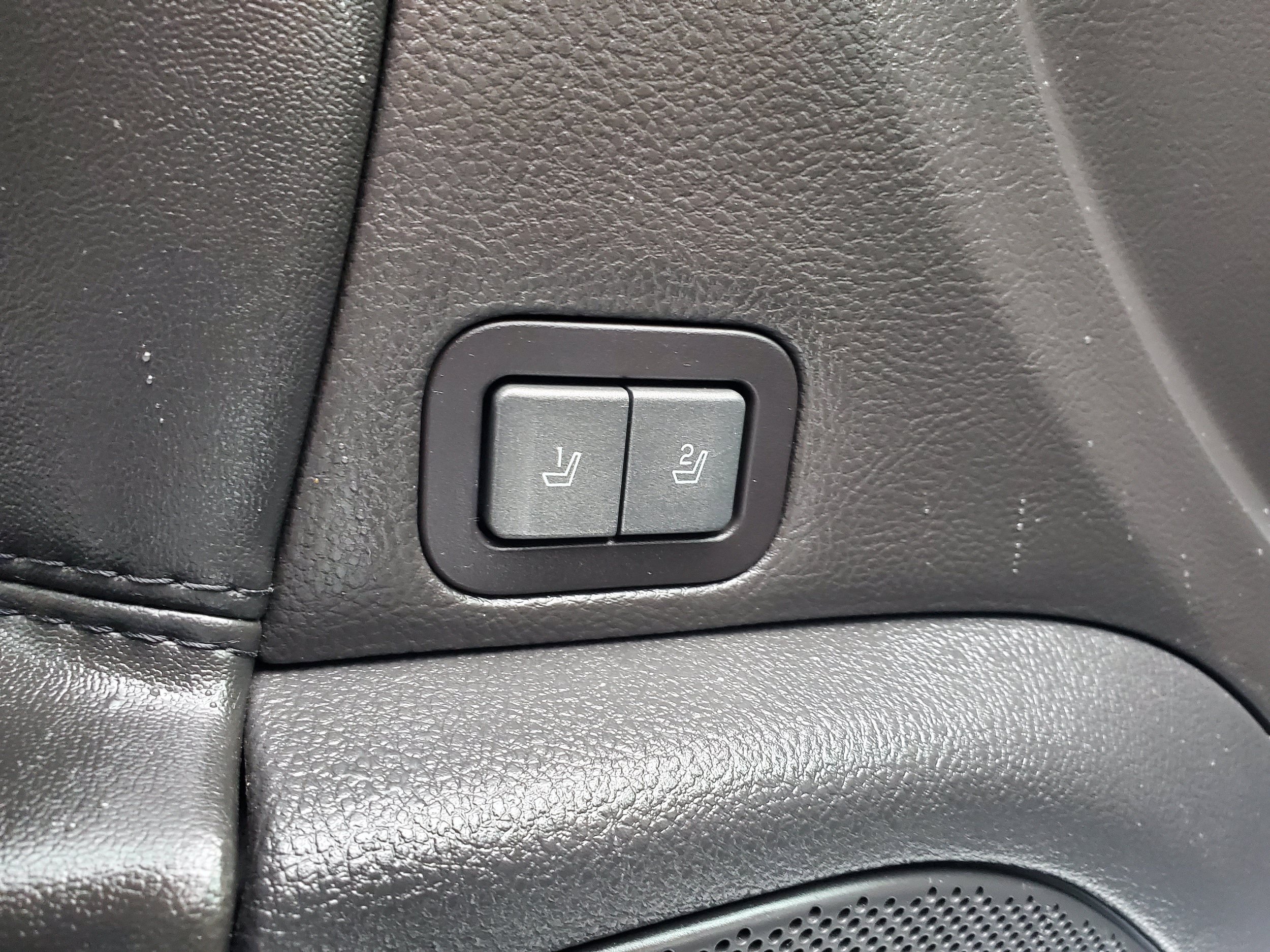 Used 2011 Lincoln MKZ FWD image 12