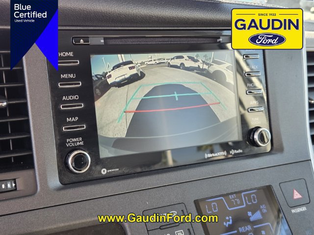 Used 2020 Toyota Sienna XLE w/ XLE Navigation Package FWD image 22