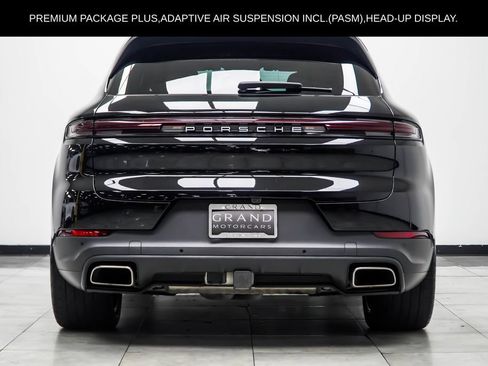 Used 2024 Porsche Cayenne AWD/4WD image 14