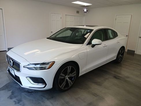 Used 2021 Volvo S60 T8 Inscription w/ Climate Package AWD/4WD image 4